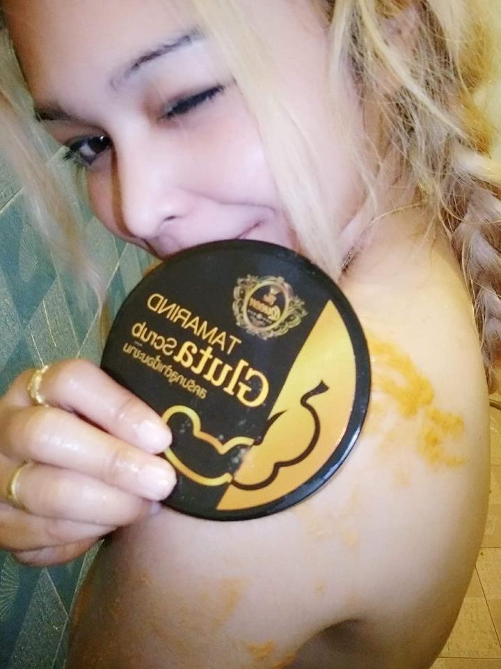 The Queen Tamarind Gluta Scrub - Image 9